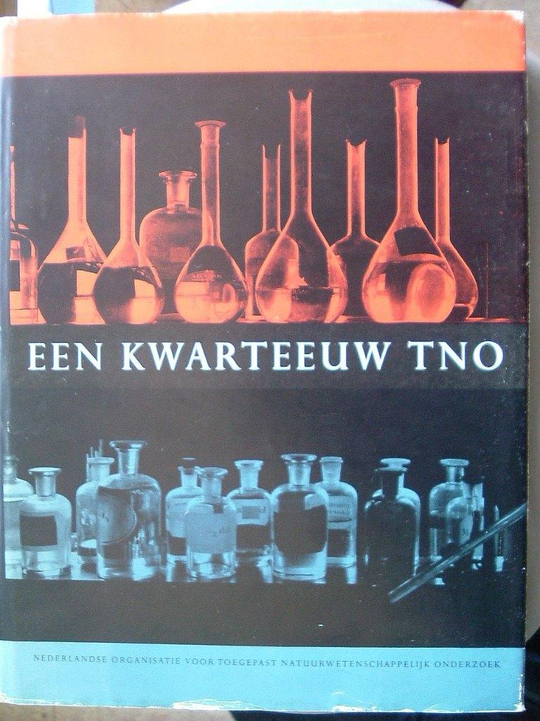 Een kwarteeuw TNO 1932 - 1957. Foto's Paul Huf., Ophalen of Verzenden, Gelezen, Natuurwetenschap