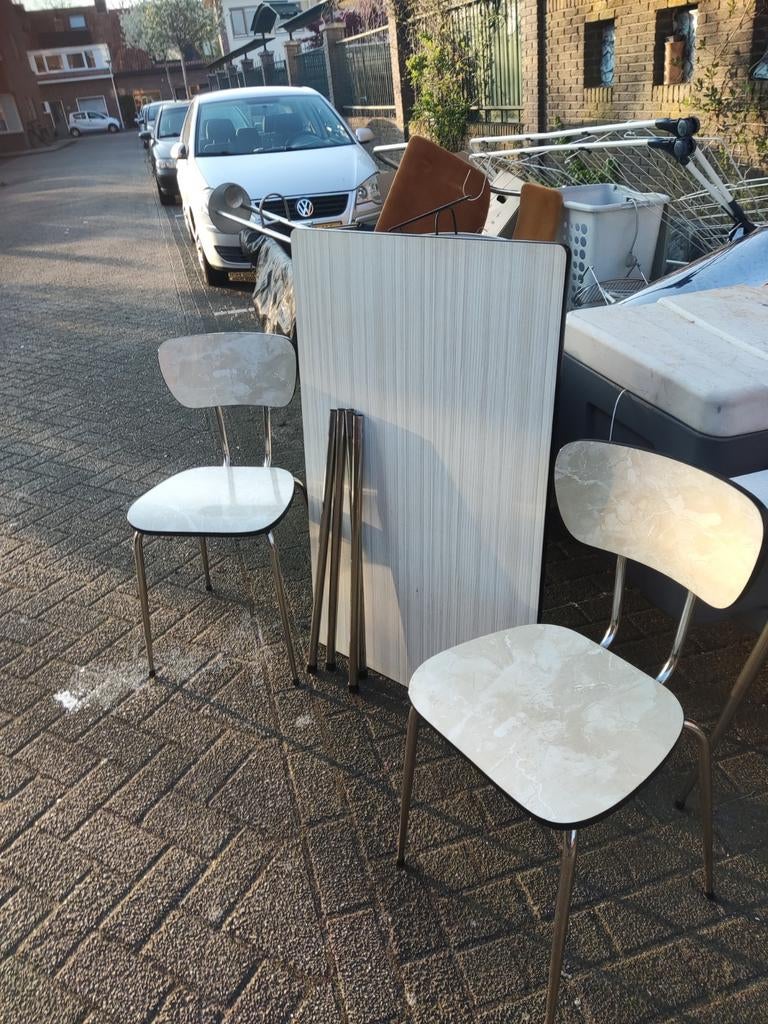 Te koop retro eettafel met stoel, Verzamelen, Retro, Ophalen, Huis en Inrichting