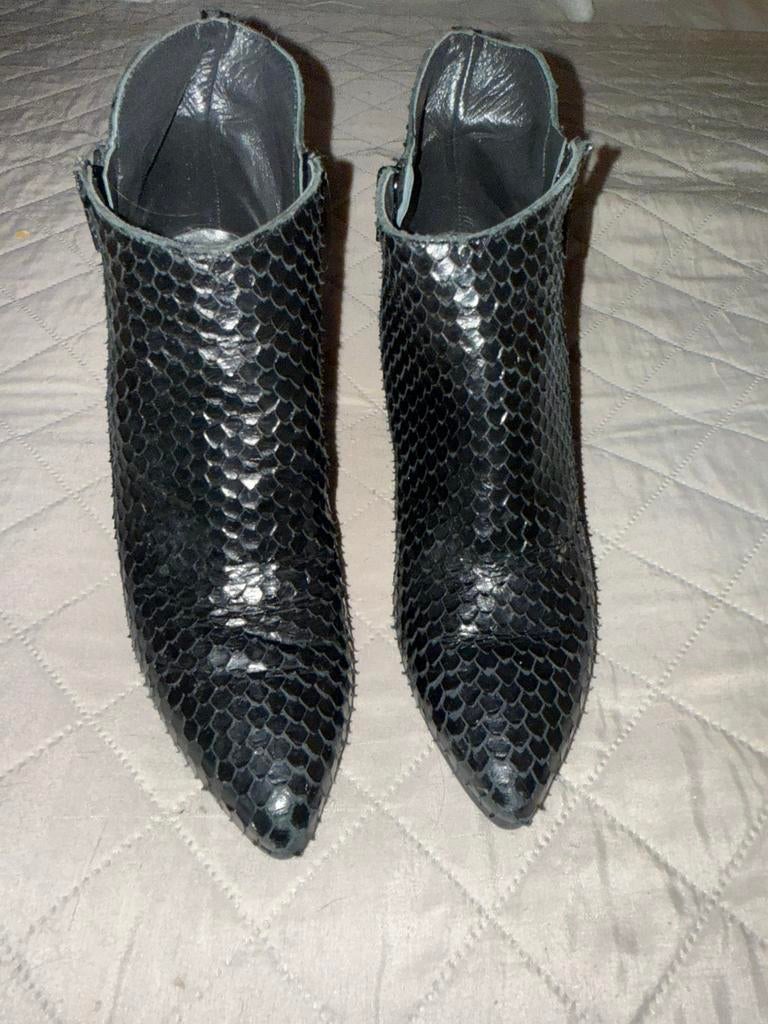 Lilian ledere hakken, Ophalen of Verzenden, Zo goed als nieuw, Zwart