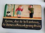 Vintage spreuk: heren doe de bril omhoog, Antiek en Kunst, Antiek | Wandborden en Tegels, Ophalen