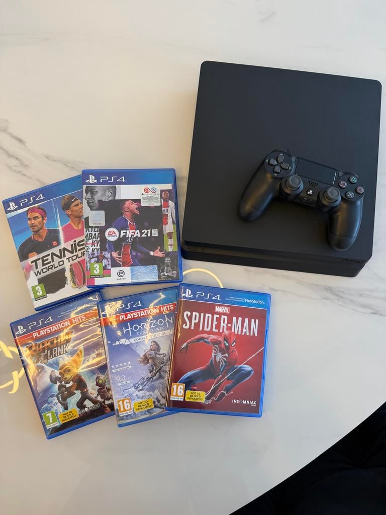 PlayStation 4 Slim met controller en games, Ophalen, Met games, Zo goed als nieuw, Met 1 controller