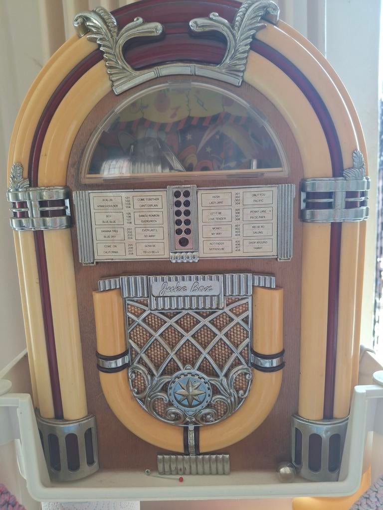 Kleine jukebox radio, Verzamelen, Automaten | Jukeboxen, Ophalen, Gebruikt, 1970 tot heden, Overige merken