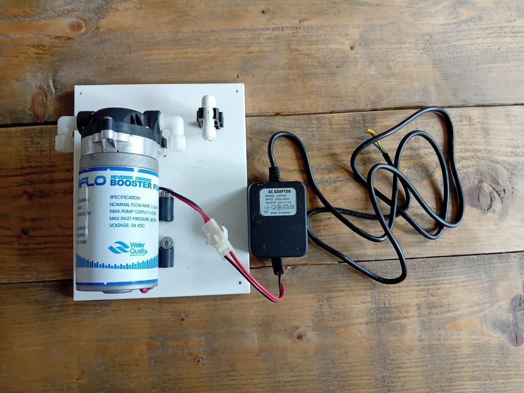 Sproeipomp 24v tot 24 sproeikoppen, Ophalen of Verzenden, Zo goed als nieuw