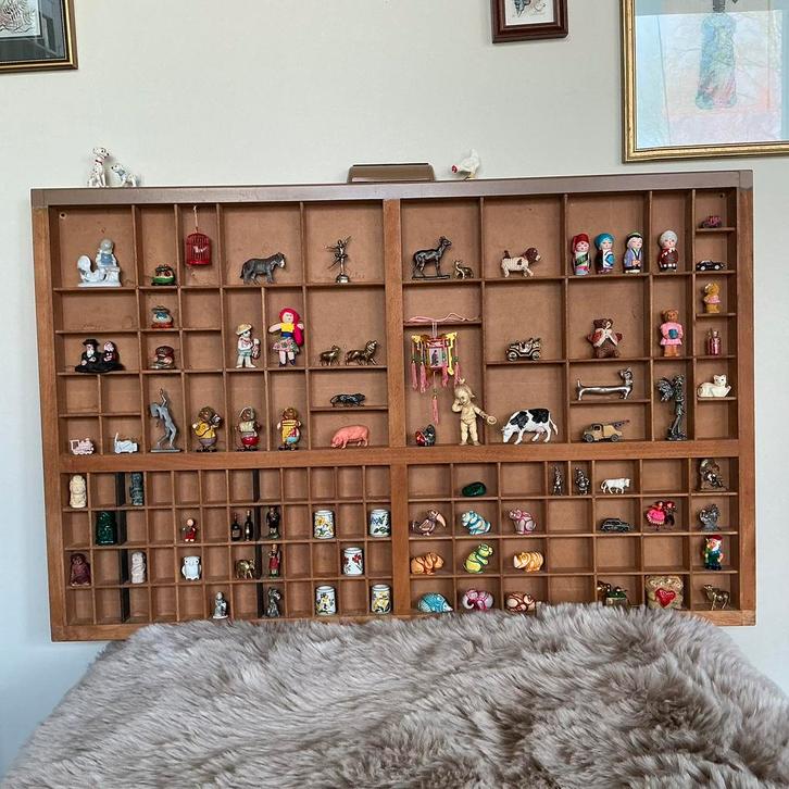 Robuuste vintage houten letterbak met figuurtjes 🌸🌷, Huis en Inrichting, Woonaccessoires | Wanddecoraties, Ophalen of Verzenden