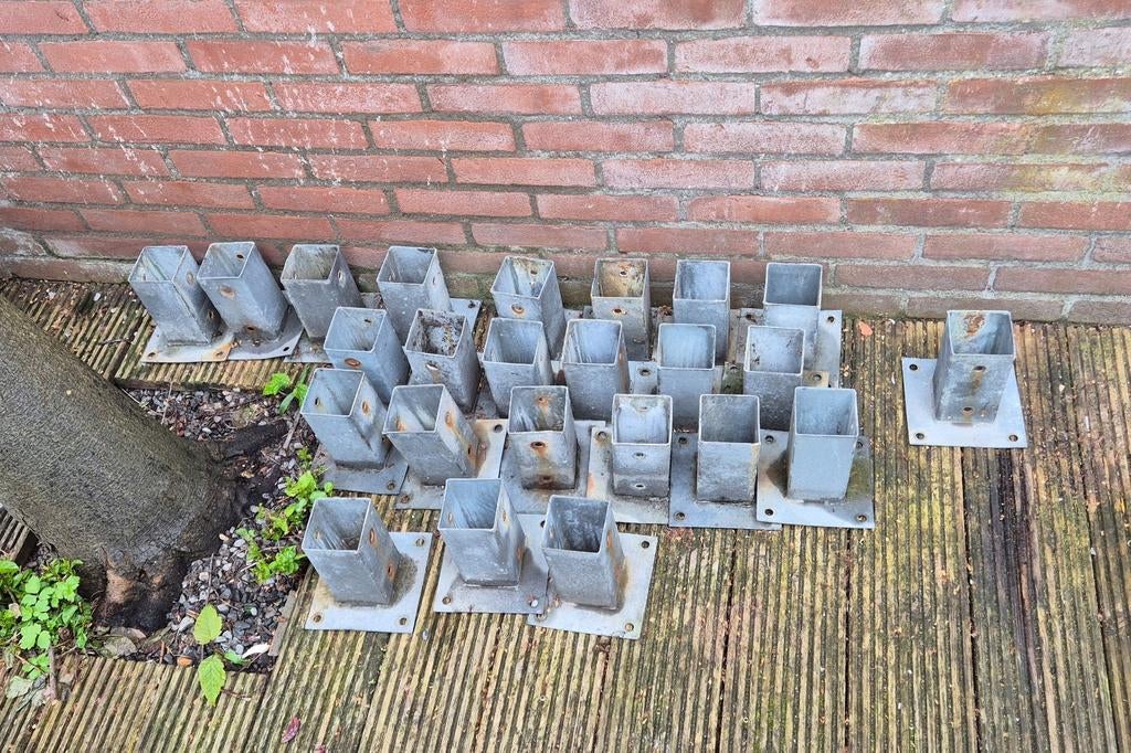 Metalen paalhouders 7x7x15 cm 24 stuks., Tuin en Terras, Palen, Balken en Planken, Ophalen, Gebruikt, Minder dan 180 cm, Overige typen