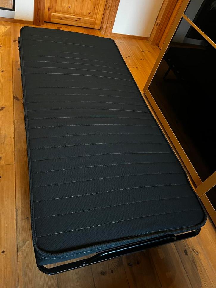 JYSK Logeerbed Damsbro - Eenpersoons opklapbed, Huis en Inrichting, Slaapkamer | Bedden, Zo goed als nieuw, Eenpersoons, 90 cm