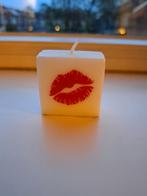 Kaarsje met kusje erop 4 cm bij 4 cm, Ophalen of Verzenden, Overige materialen, Minder dan 25 cm