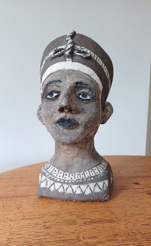 Buste van Koningin Nefertiti, Antiek en Kunst, Kunst | Beelden en Houtsnijwerken, Handgemaakt, Ophalen of Verzenden, 20 - 50 cm