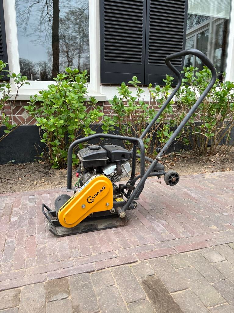 Trilplaat Lumag VP60 te huur, €20,-/dag, Ophalen, Gebruikt, Beton, Overige typen