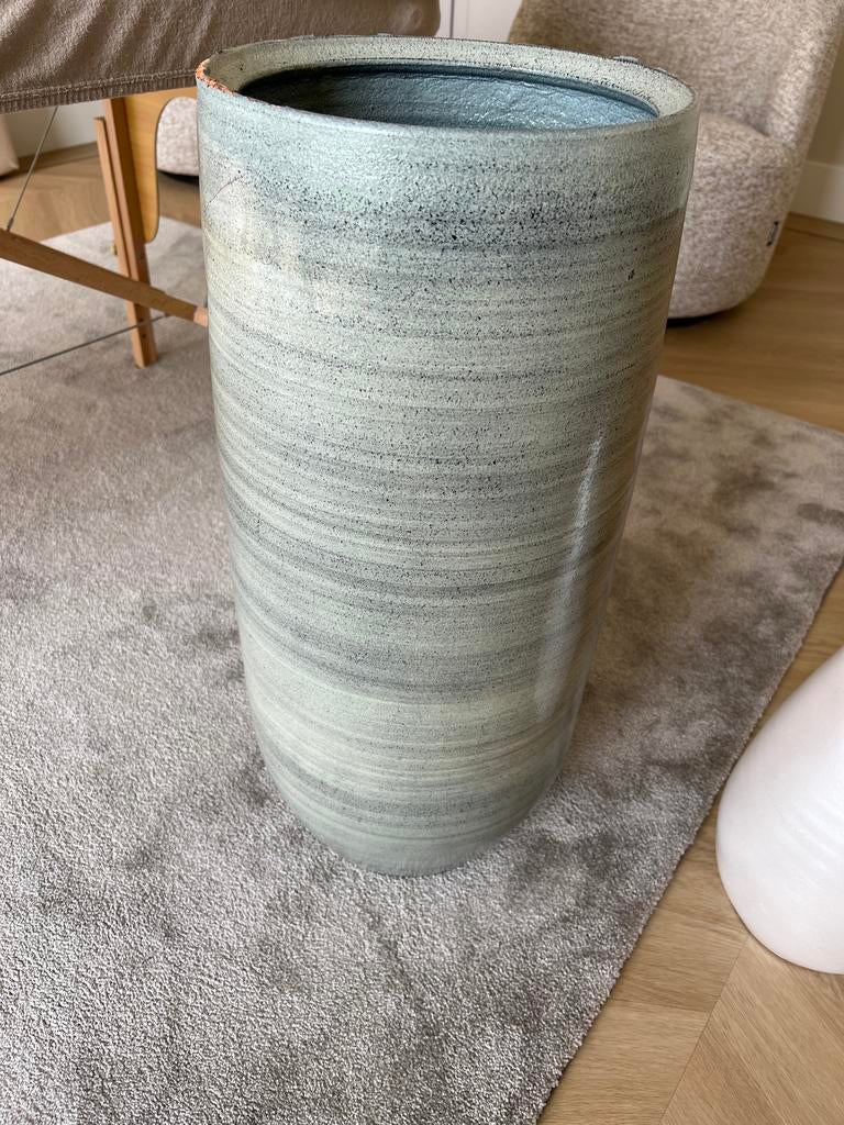 Grote vaas - Grijs/Blauw gestreept, Huis en Inrichting, Woonaccessoires | Vazen, Ophalen, Steen, Overige kleuren, 50 tot 75 cm