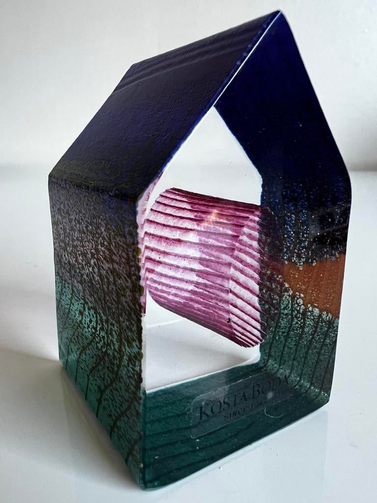 Kosta Boda Art Glass Bertil Vallien ‘Country Living’ House, Antiek en Kunst, Kunst | Designobjecten, Ophalen of Verzenden
