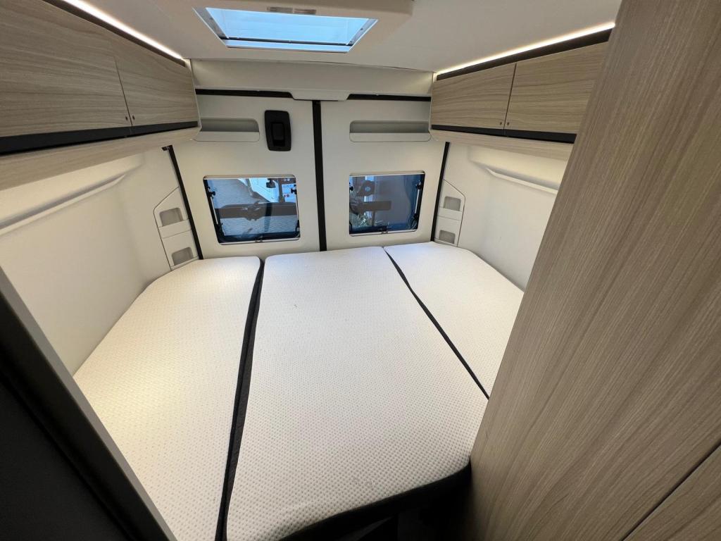 Adria Twin Axess 600 SP Luifel, Camera, Fietsenrek,, Caravans en Kamperen, Campers, Ringverwarming, Startonderbreker, Tot en met 2