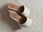 Dames slippers, Ophalen of Verzenden, Zo goed als nieuw, Wit, Slippers