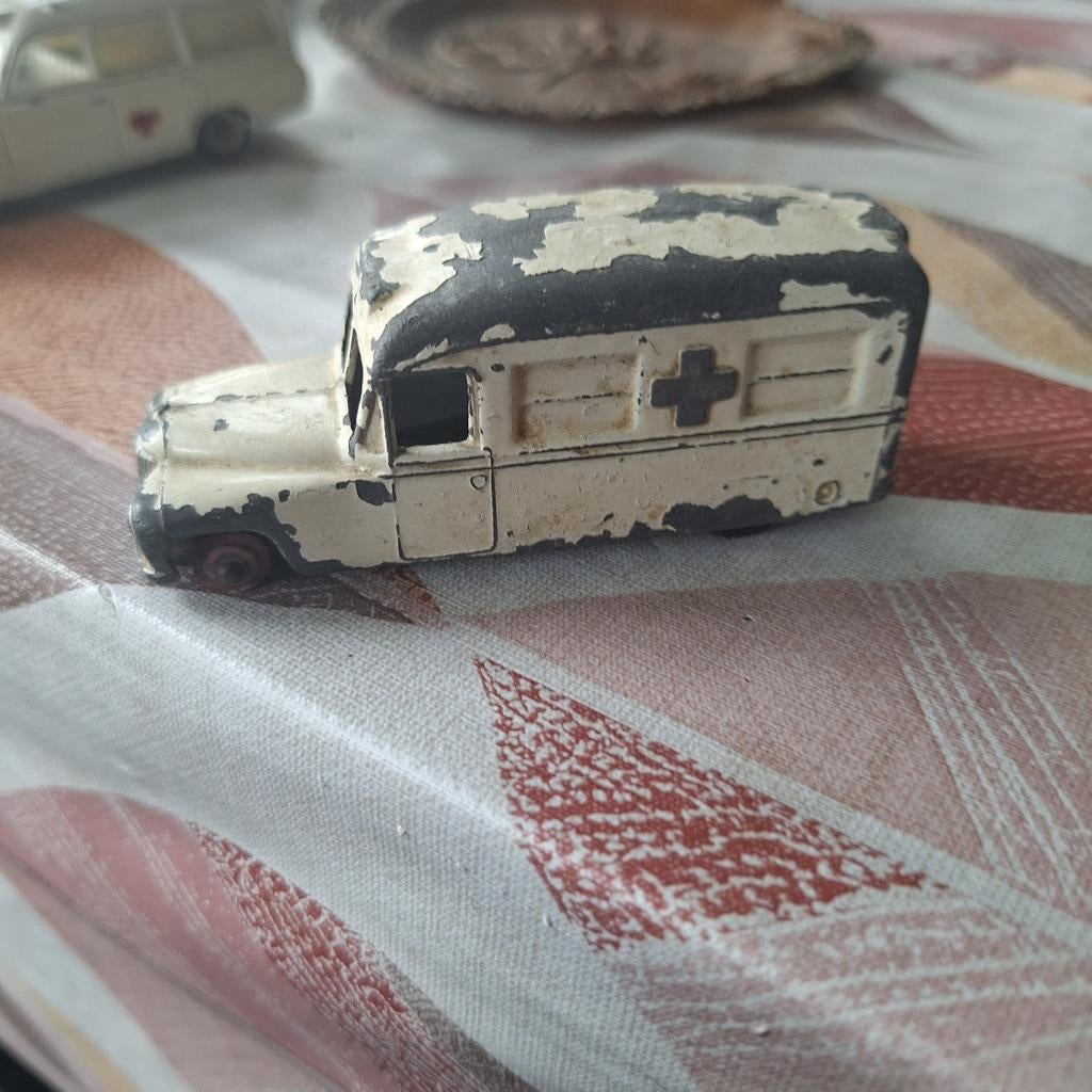 Dinky Toys Daimler Ambulance nr 253 - Vintage Speelgoed, Verzamelen, Speelgoed, Ophalen of Verzenden, Gebruikt