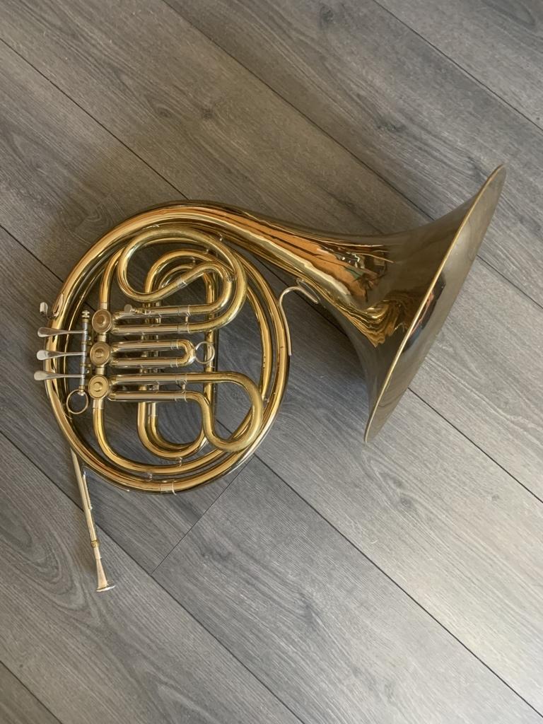 Hoorn in F merk Olds tweedehands, Ophalen of Verzenden, Gebruikt, F-hoorn, Met koffer