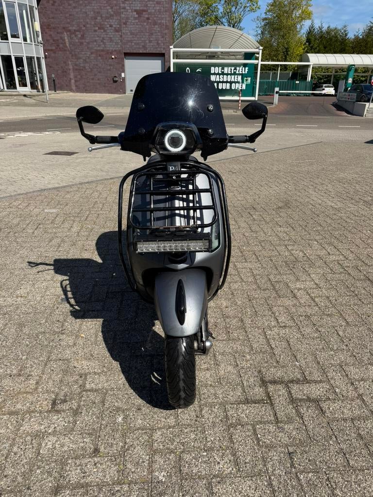 Vespa sprint 80cc full option, Fietsen en Brommers, Scooters | Vespa, Ophalen of Verzenden, Zo goed als nieuw, Benzine