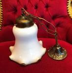 Antiek brocante hanglamp koper met witte glas / melkglas, Ophalen of Verzenden, Gebruikt, Glas, Minder dan 50 cm