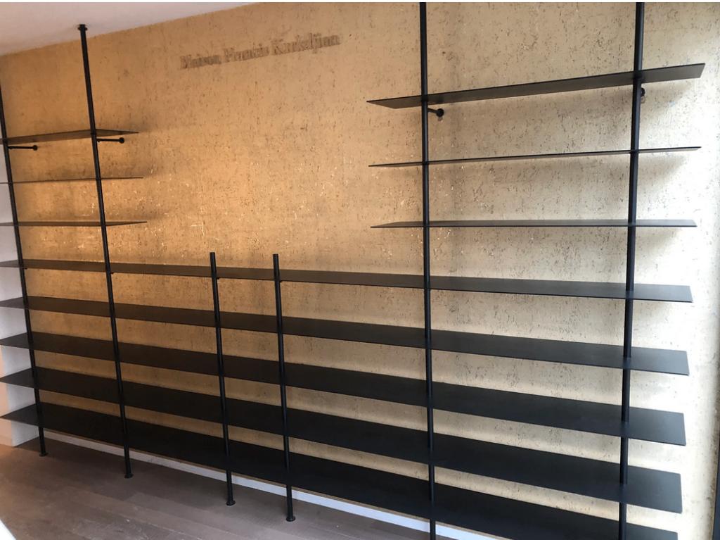 stalen design boekenrek, Ophalen, Zo goed als nieuw