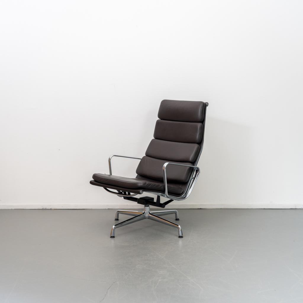 1 Vitra Eames Ea 222  Bruin Leer Soft Pad chroom, Niet ingevuld, Niet ingevuld, Leer, Zo goed als nieuw