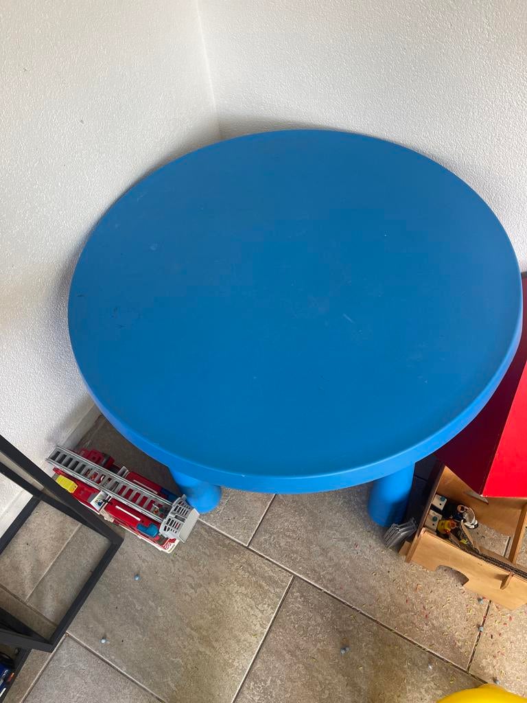 Blauwe ronde kindertafel, Ophalen, Kunststof, Gebruikt, 100 tot 150 cm