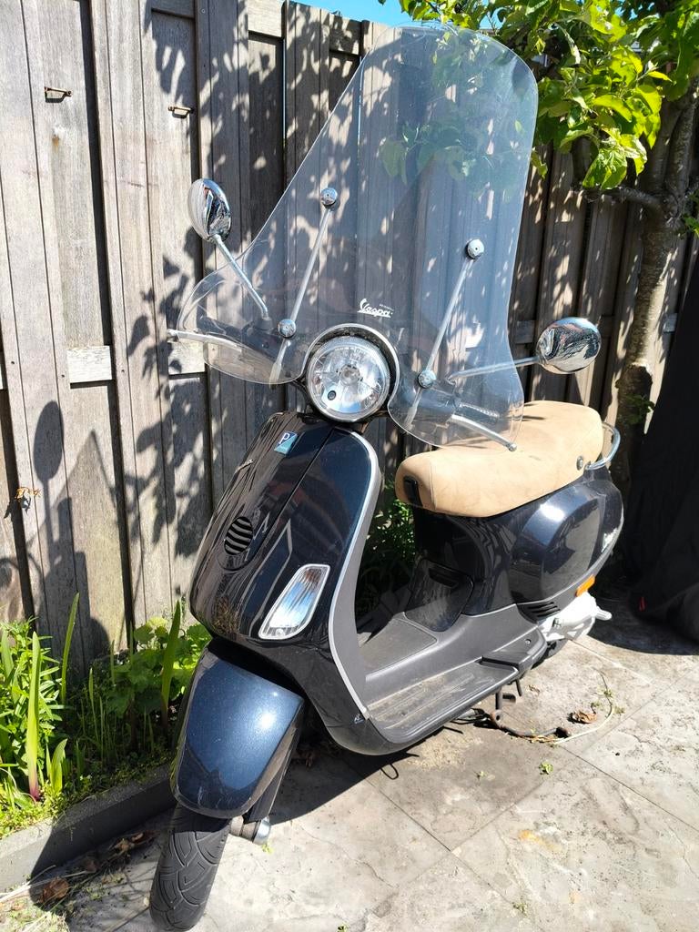 Vespa LX50 - Stijlvolle Scooter met Windscherm, Fietsen en Brommers, Scooters | Vespa, Ophalen, Gebruikt, Maximaal 45 km/u, Benzine