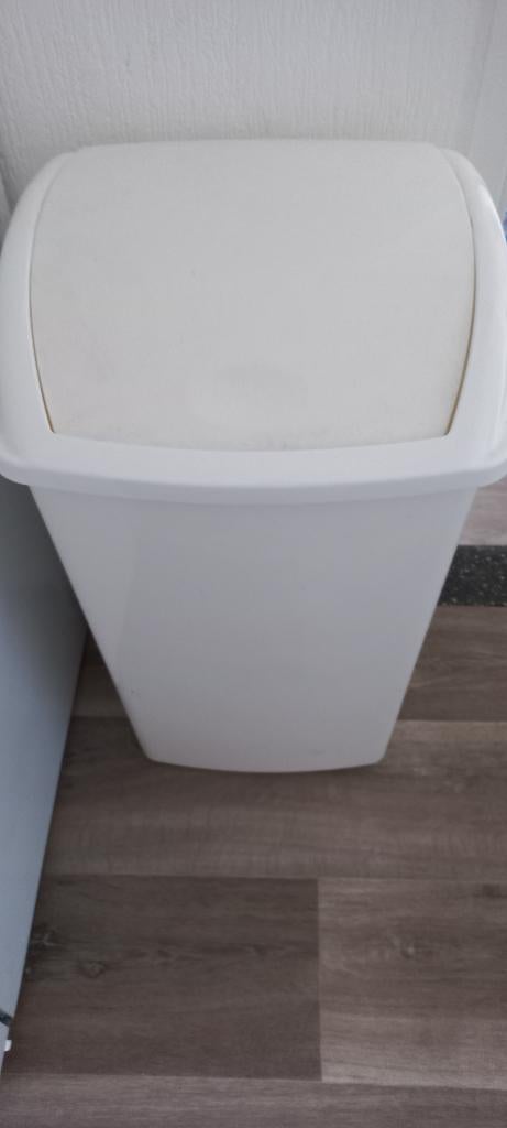 Prullenbak of Wasbox, Ophalen, Kunststof, 40 liter of meer, Zo goed als nieuw