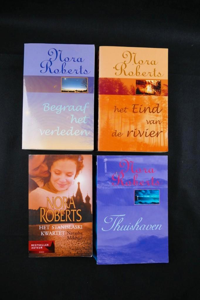 4x Nora Roberts, Boeken, Romans, Gelezen, Europa overig, Verzenden