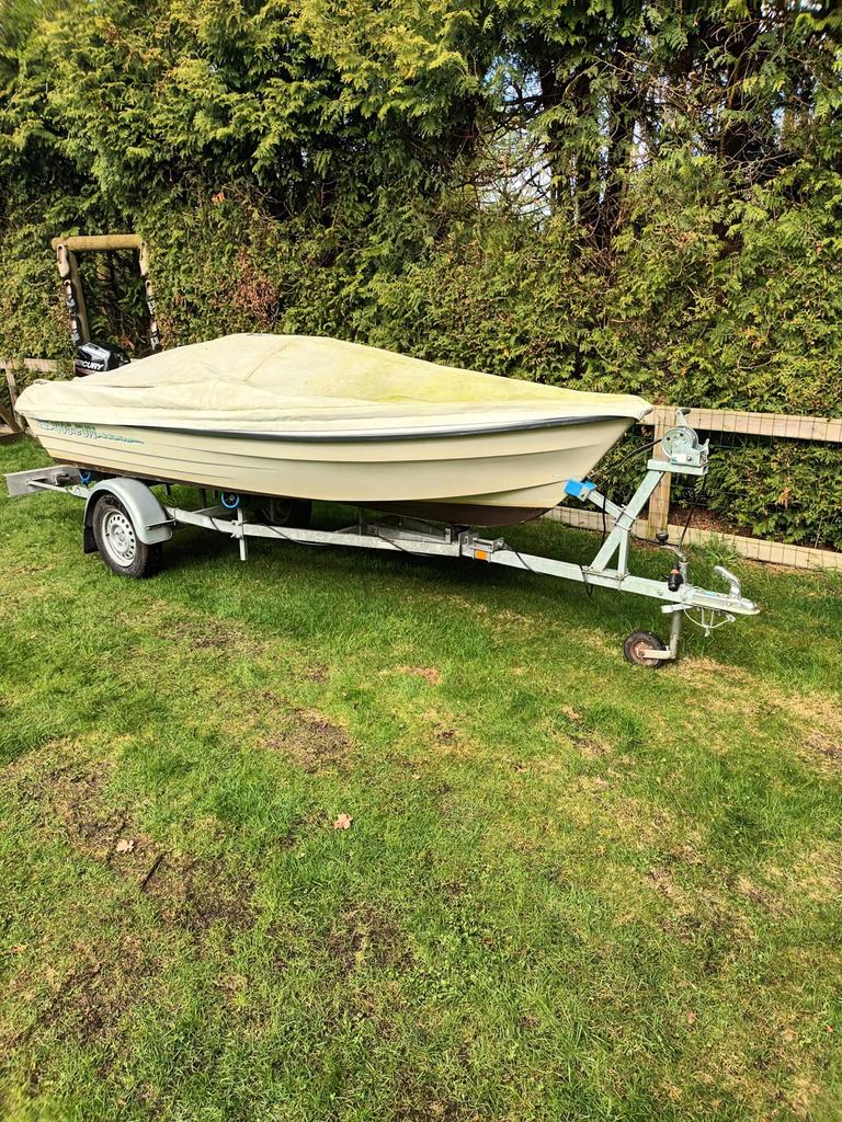 Vis-/toerboot 4.05m met kiep kantel trailer, weinig draaiure, Watersport en Boten, Vis- en Consoleboten, Gebruikt, Tot 10 pk, Ophalen of Verzenden