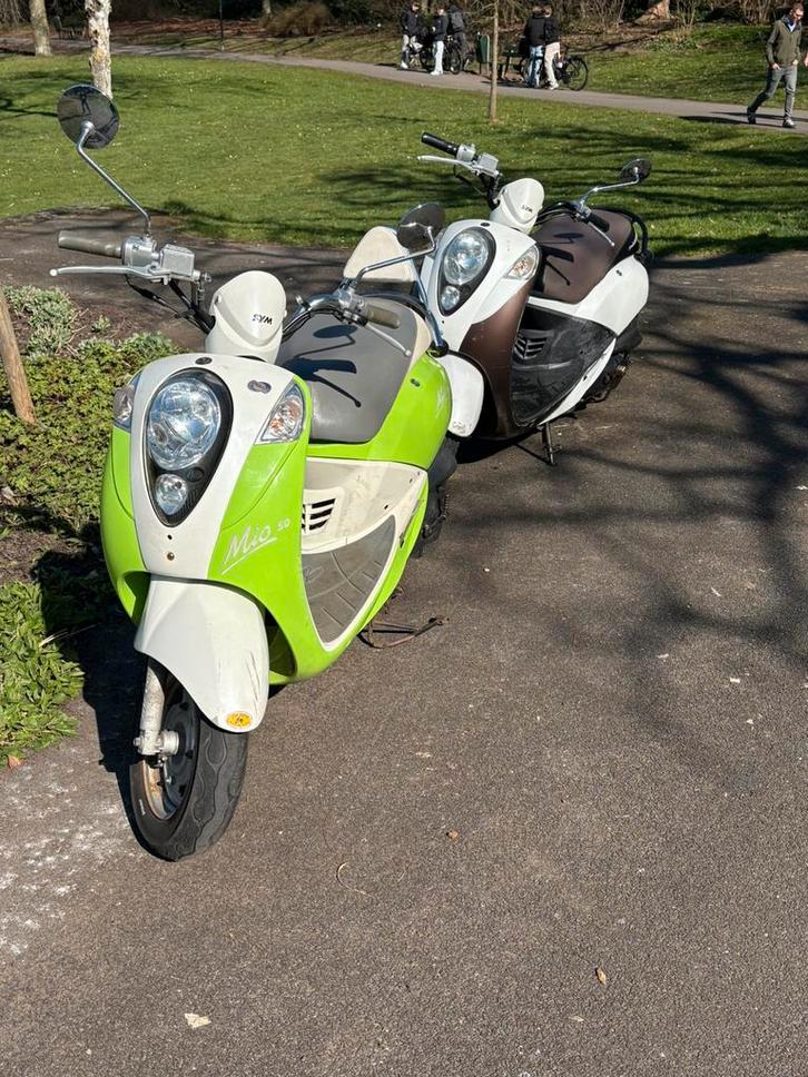 Sym mio 50 geel kenteken, Fietsen en Brommers, Scooters | SYM, Zo goed als nieuw, Mio, Maximaal 45 km/u, Benzine, Ophalen
