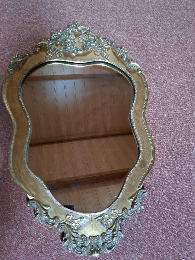 vintage baroque-style wall mirror with an ornate gilded fram, Ophalen, Rechthoekig