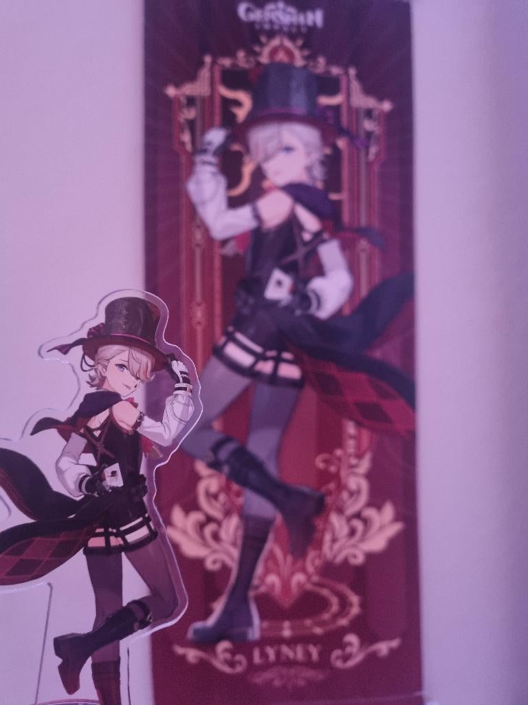 Lyney poster en acrylbeeldje genschin impact, Deurposter of groter, Nieuw, Ophalen of Verzenden, Overige vormen