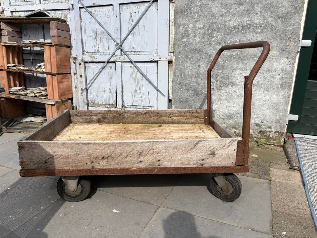 Antieke industriële ijzeren rol kar Tilburgse wolfabrieken, Ophalen