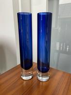 2 vintage kobaltblauwe glazen strakke vaasjes Scandinavië, Ophalen of Verzenden