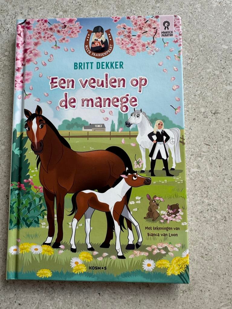 Britt Dekker - Een veulen op de manege (PaardenpraatTV), Ophalen of Verzenden, Zo goed als nieuw, Fictie algemeen