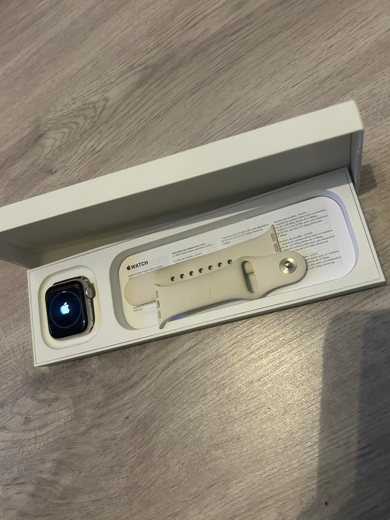 Apple Watch SE (1e generatie) - Zo goed als nieuw, Afstand, Verzenden, IOS, Zo goed als nieuw