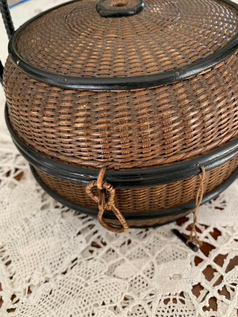Antieke rieten mand met deksel en handvat, Ophalen of Verzenden