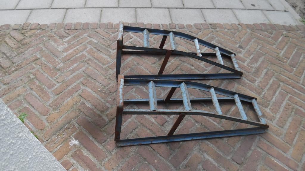 oprijbokken 2000 kg , voor 20 euro, Auto diversen, Autogereedschap, Ophalen, Gebruikt