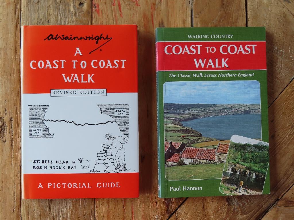 2 gidsen voor the Coast to Coast Walk., Europa, Ophalen of Verzenden, Reisgids of -boek, Gelezen