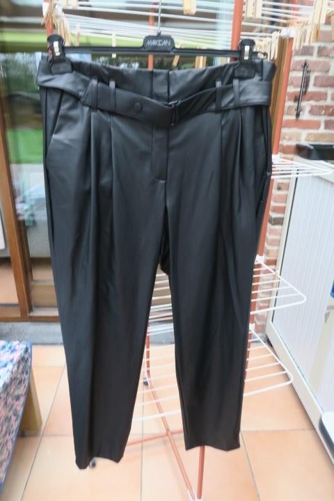 Broek nieuw zwart lederlook riem R. Rossi mt 42, Zwart, Maat 42/44 (L), Nieuw, Ophalen of Verzenden
