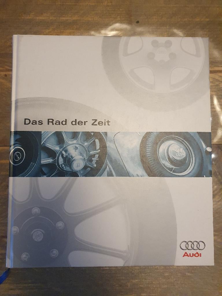 Boek Das Rad der Zeit (Die Geschichte der Audi AG), Boeken, Auto's | Boeken, Ophalen of Verzenden, Zo goed als nieuw, Audi