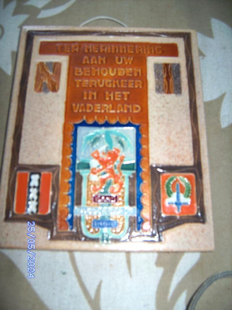antiek tegel Band Nederland Indie Behouden terugkeer 1949, Antiek en Kunst, Ophalen of Verzenden