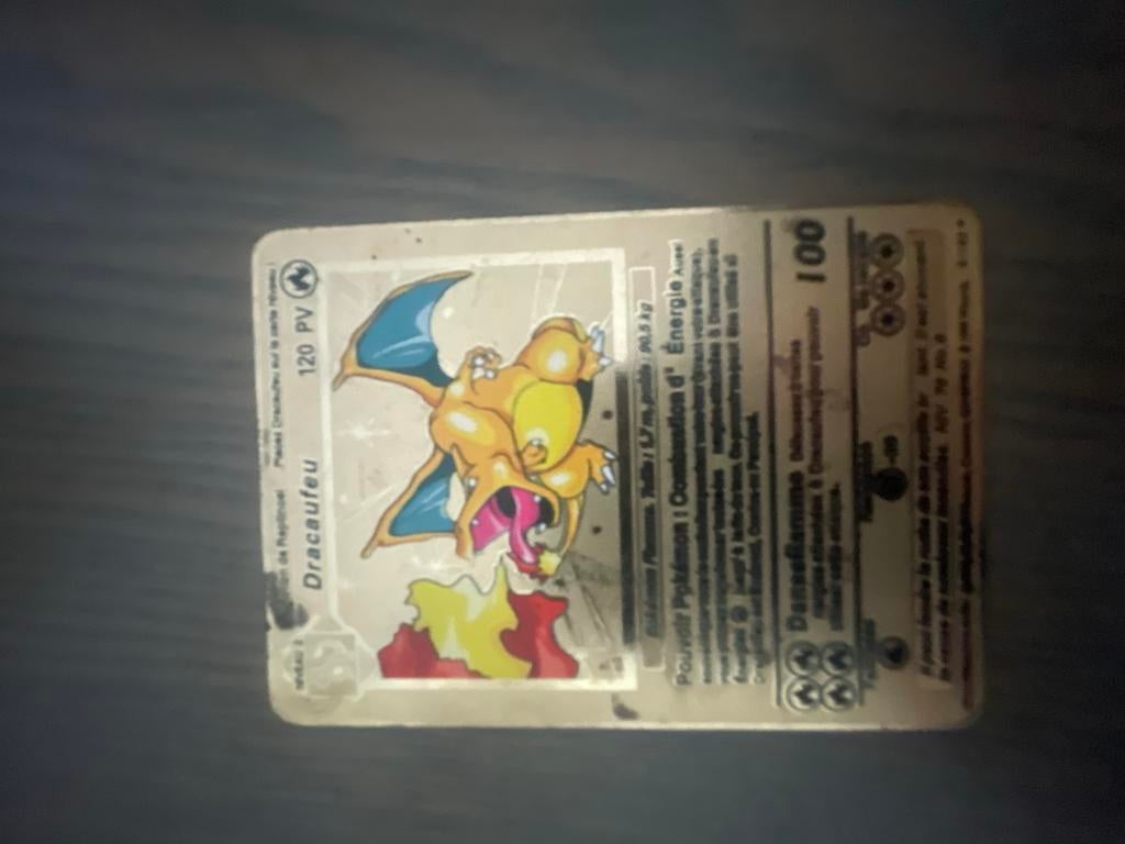 Zeldzame Gouden Dracaufeu Pokémon Kaart, Hobby en Vrije tijd, Verzamelkaartspellen | Pokémon, Ophalen of Verzenden, Gebruikt, Losse kaart