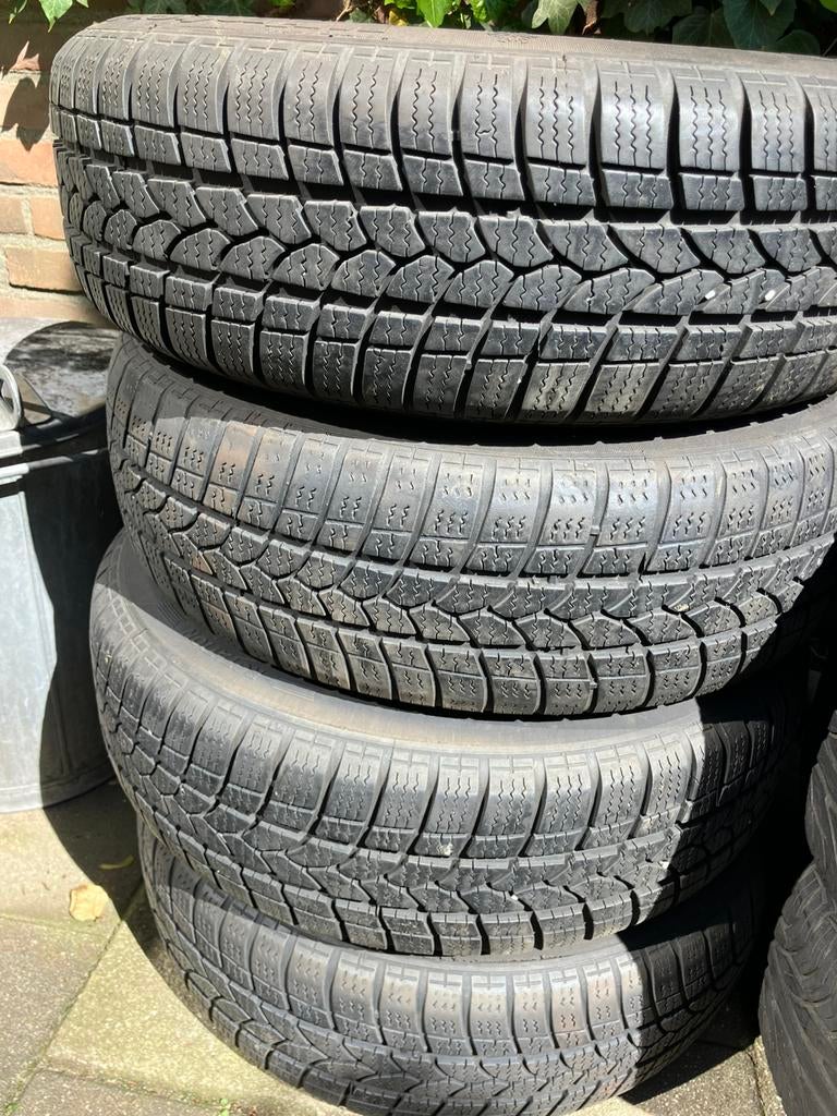 Winterbanden op 5 gat velg Tigar 185/65 R15, Ophalen, Zo goed als nieuw