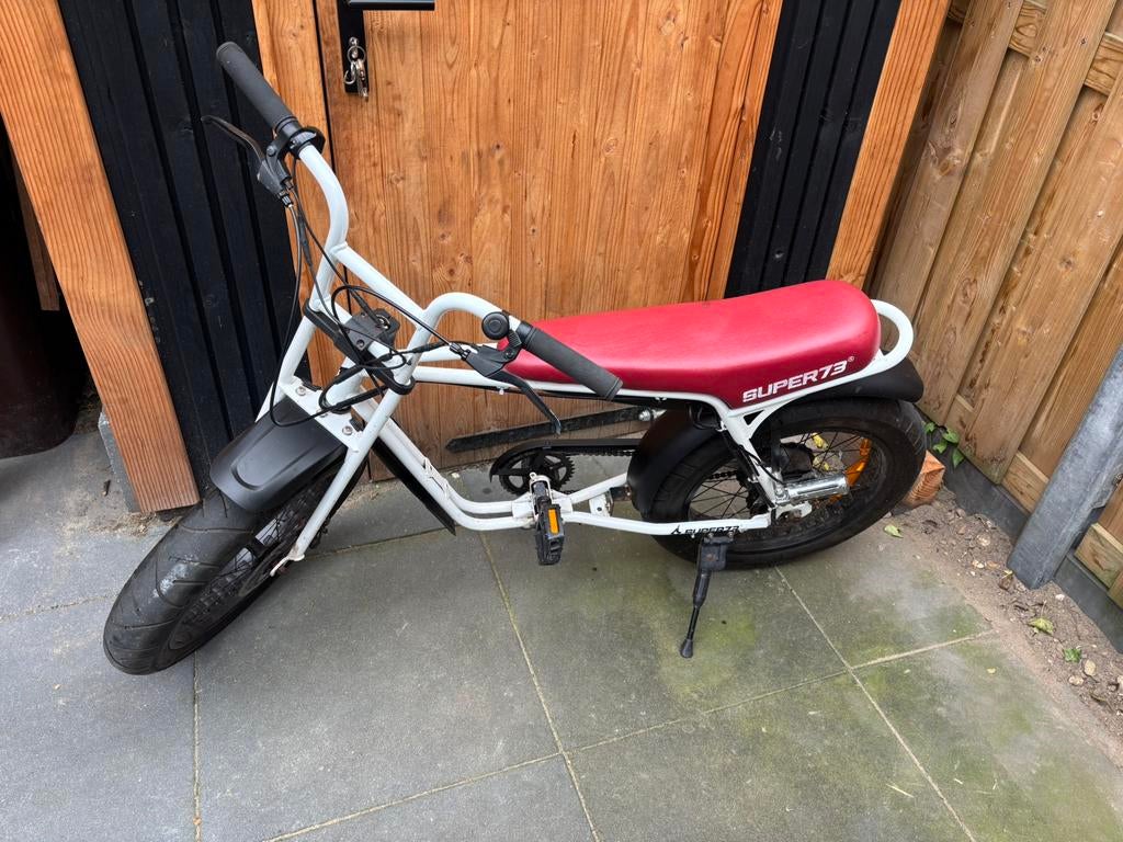 Super73 zg wit rood fatbike, Fietsen en Brommers, Elektrische fietsen, 59 cm of meer, Ophalen of Verzenden, Zo goed als nieuw