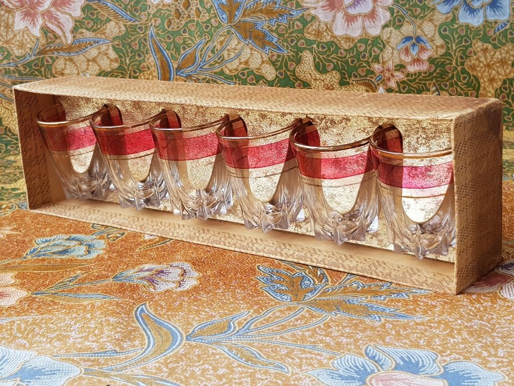 Zes oude vintage borrelglaasjes uit Frankrijk in de doos., Antiek en Kunst, Antiek | Glas en Kristal, Ophalen of Verzenden