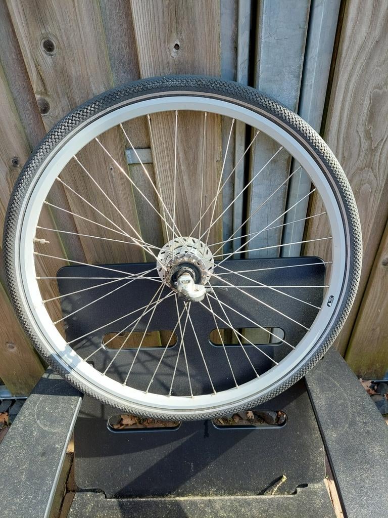 Achterwiel 28 inch met 3 versnellingen en rollerbrake rem., Fietsen en Brommers, Fietsonderdelen, Wiel, Ophalen of Verzenden, Zo goed als nieuw