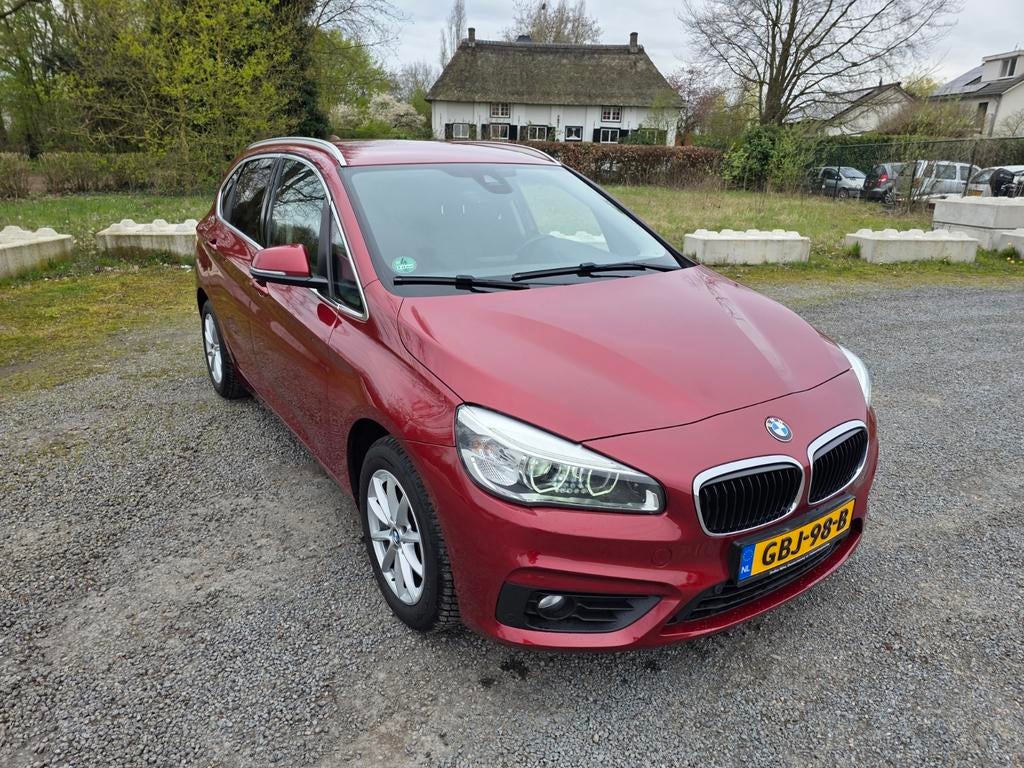 BMW 2-Serie Active Tourer 218i 136pk Aut 2018 Rood, Auto's, 1345 kg, Grijs, Particulier, 3 cilinders