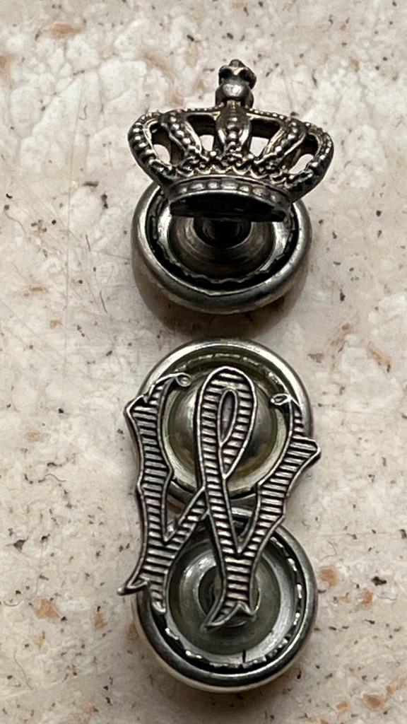 Kraagspiegel embleem  Koningin Wilhelmina klein model zilver, Verzamelen, Militaria | Algemeen, Embleem of Badge, Nederland, Ophalen of Verzenden