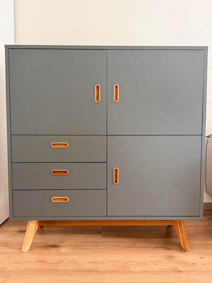 Tenzo Dot dressoir / kast – grijs met eiken poten, Huis en Inrichting, Kasten | Dressoirs, Zo goed als nieuw, 100 tot 150 cm, 25 tot 50 cm