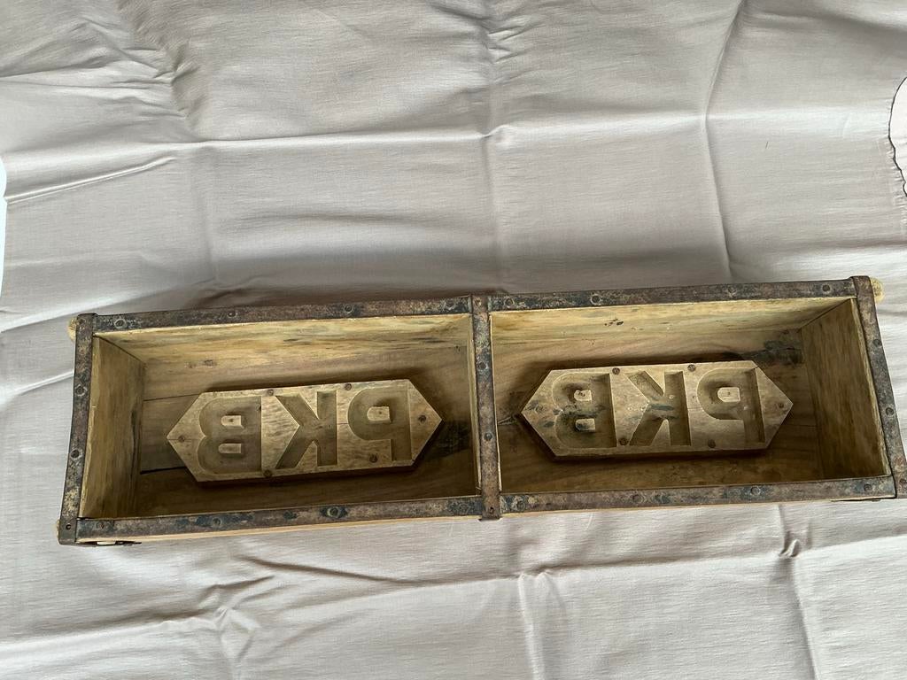 Antieke baksteenvorm met 'PKB' reliëf - Decoratief.WD-026, Ophalen